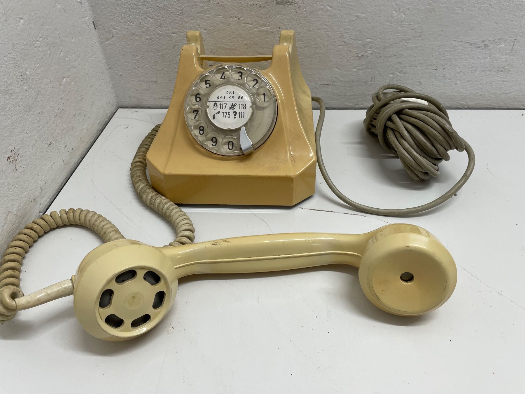 Telefone: Vintage PTT Telefon mit Wählscheibe – Defekt aus Niederdorf von LeptonAG 2