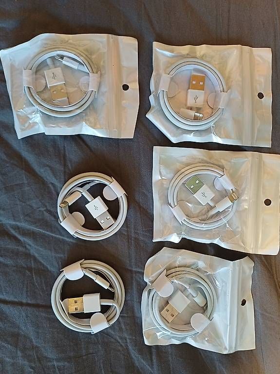 Cavi: i-phone Ladekabel lightning/USB A – Usato da Riedholz venduto da Dieter_Pfeiffelmann