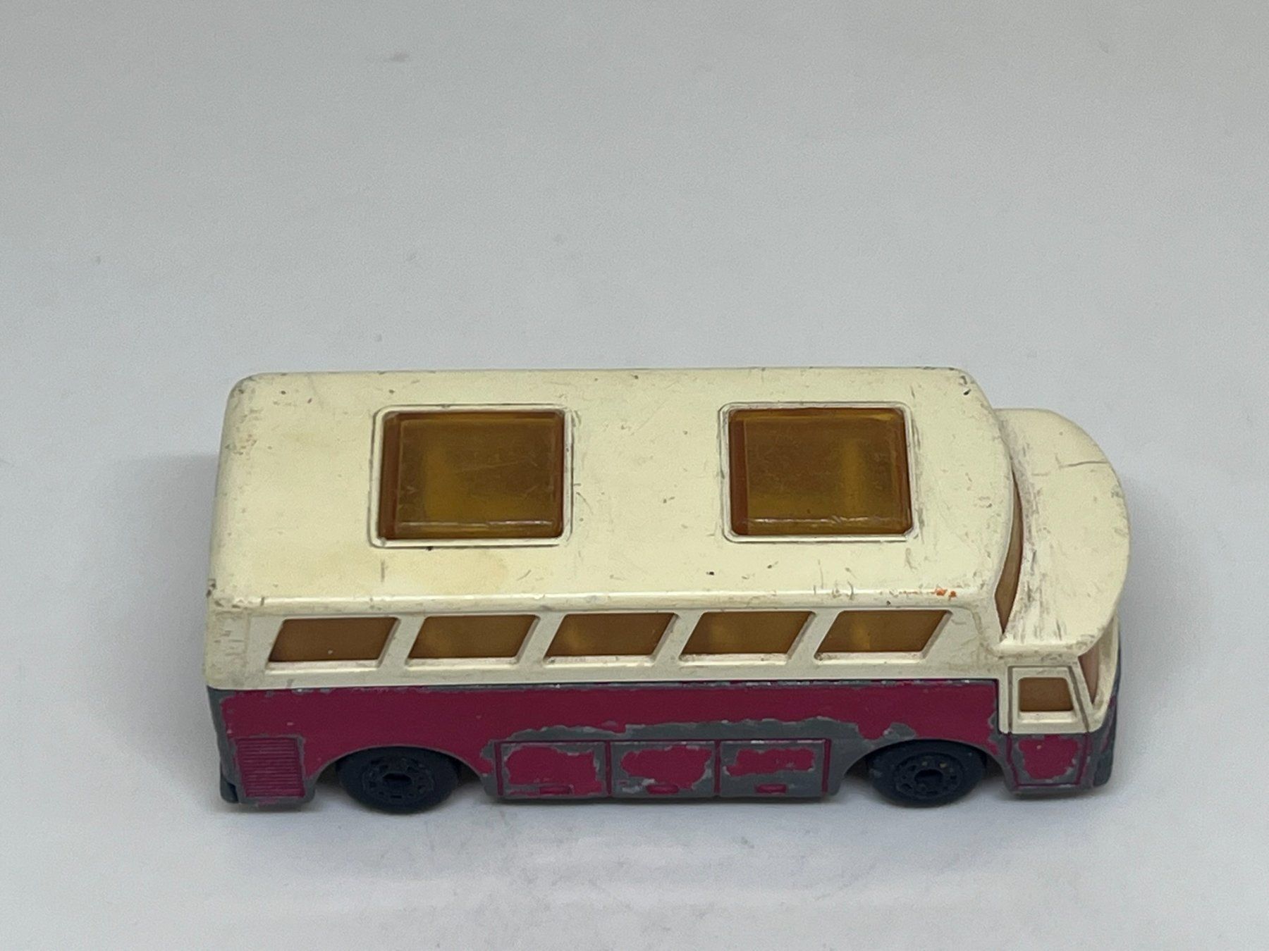 Matchbox Modellini d'auto: Matchbox Airport Coach #415 – Usato da Wildegg venduto da LaaBoutique 1