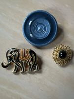 3 broches fantaisie selon photos