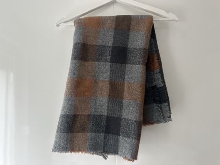 Huge warm scarf ZARA