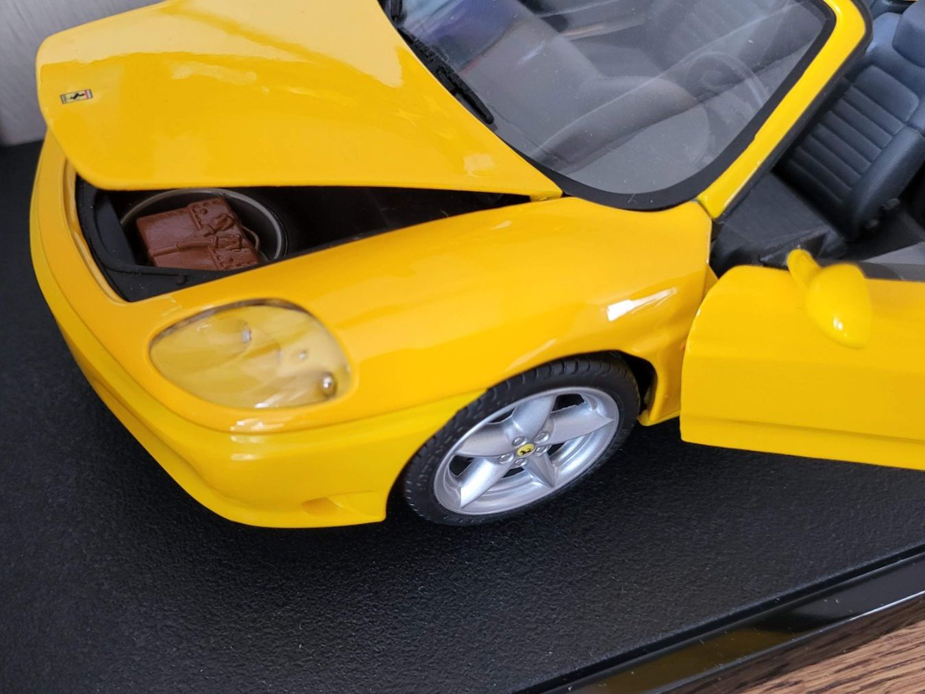 Hot Wheels Modellini d'auto: Ferrari 360 Modena Cabriolet 1:18 HotWheels – Usato da Rothrist venduto da Juana5 4