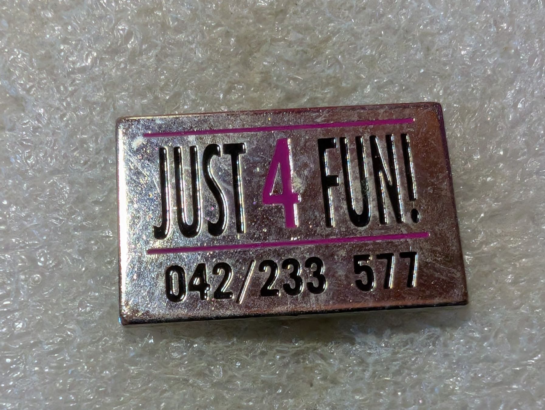 Plaketten & Abzeichen: Ansteckpin 181: Just4fun – Gebraucht aus Oppligen von Pin-Fall-Shop