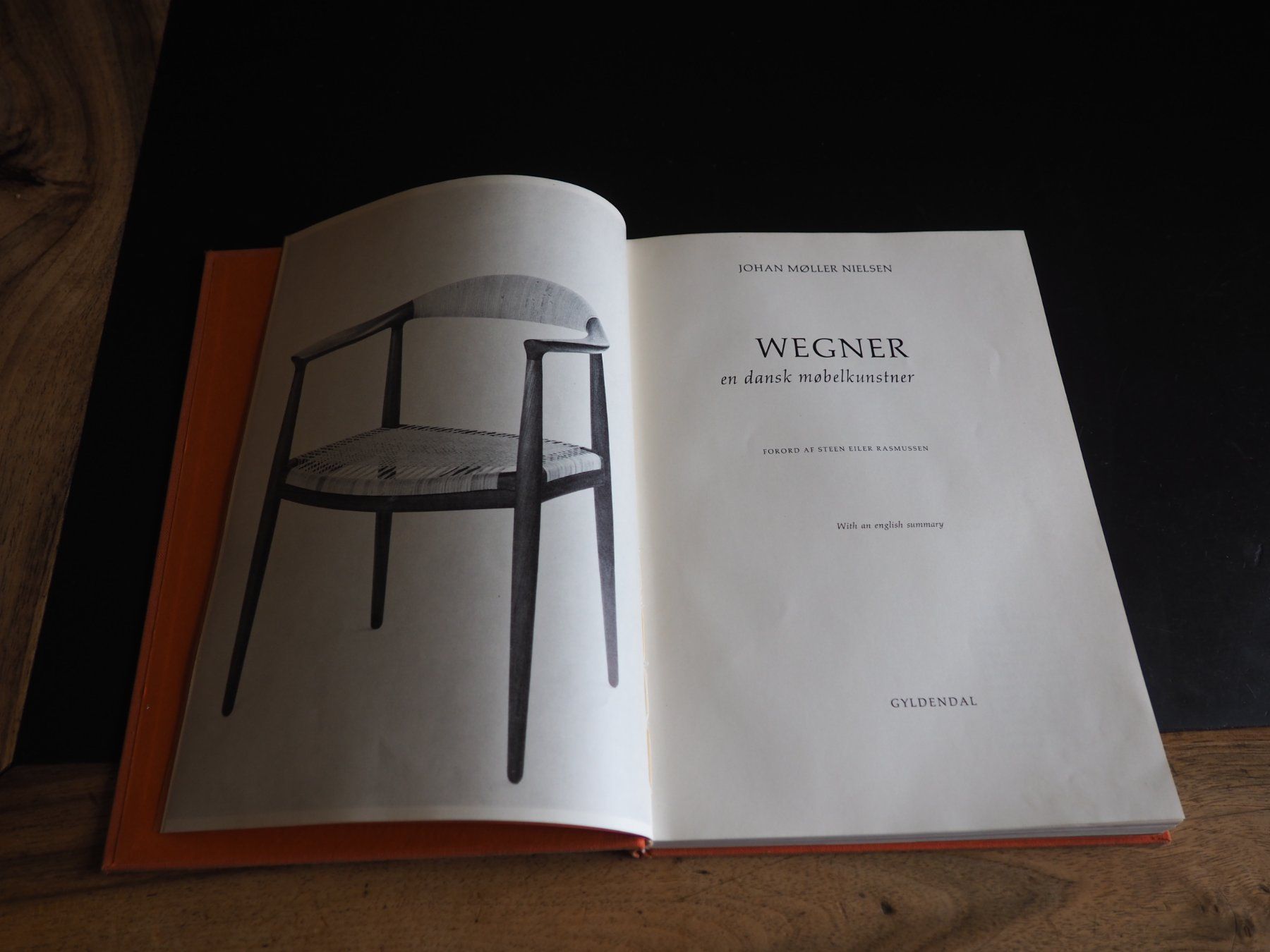 Libri: Wegner, Buch über den dänischen Möbelkünstler – Usato da Schänis venduto da Wewu 2
