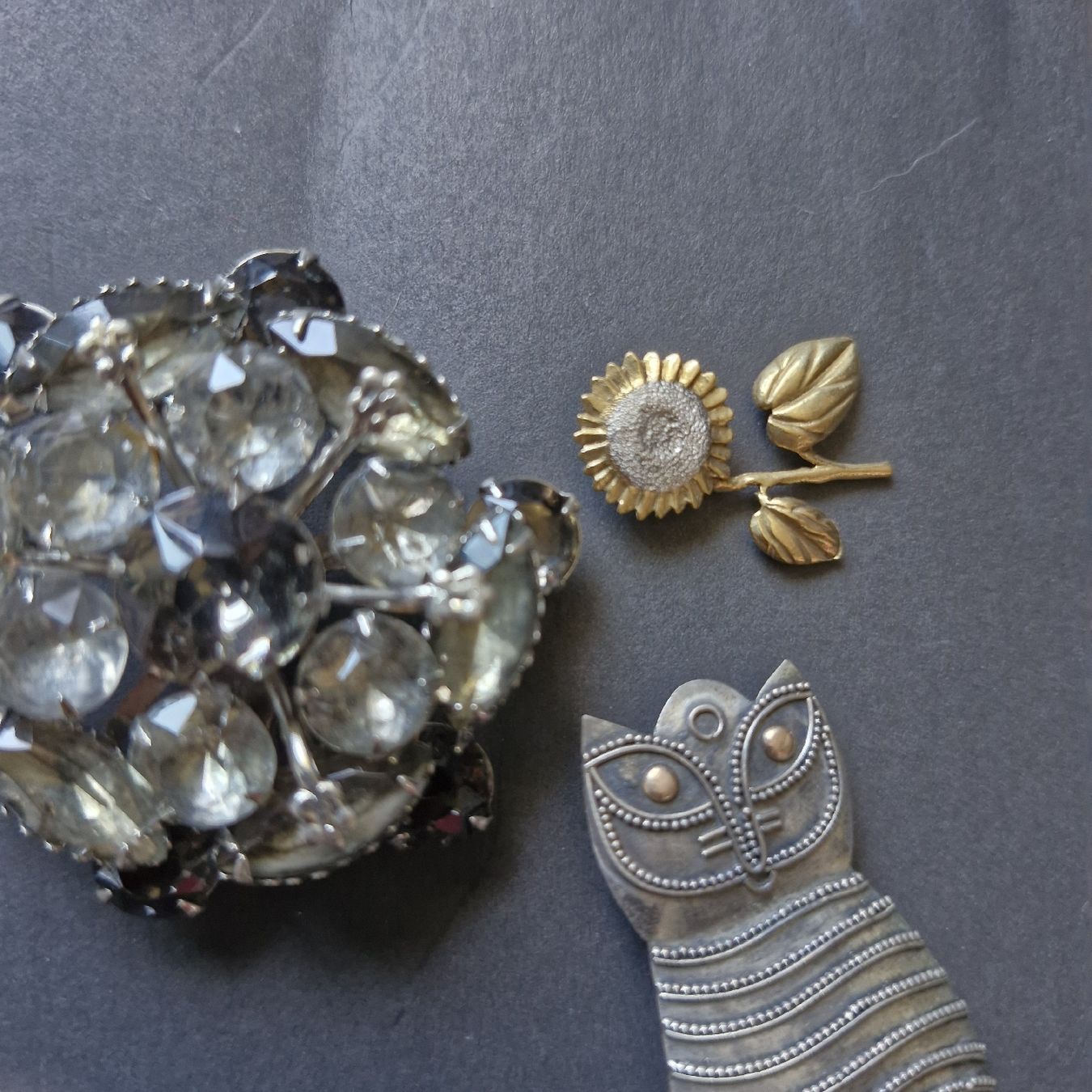 Altri gioielli: lot de broches  – Usato da Neuchâtel venduto da yas_zdb7 2