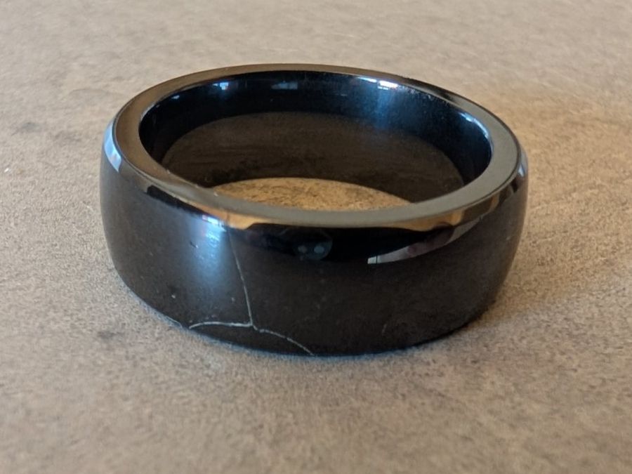 Bagues: Tesla Ring schwarz mit Gebrauchsspuren – D'occasion à Weesen par Allan_Sche_Sar 2