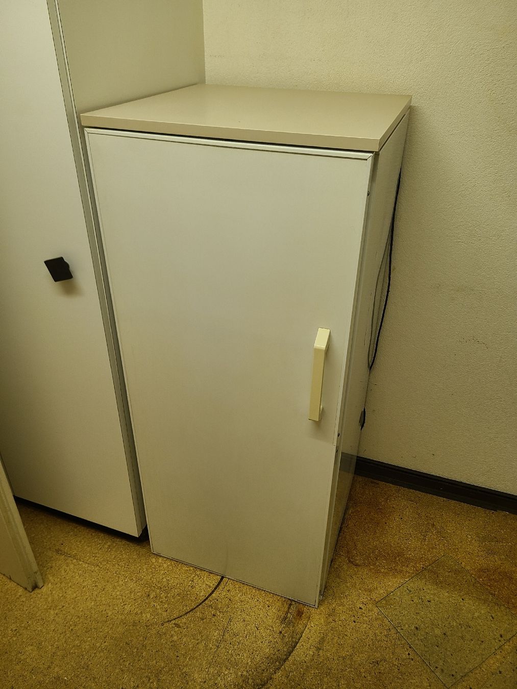 V-Zug Kühlschrank: Kühlschrank V-Zug mit Gefrierfach – Gebraucht aus Ganterschwil von Sevi1986