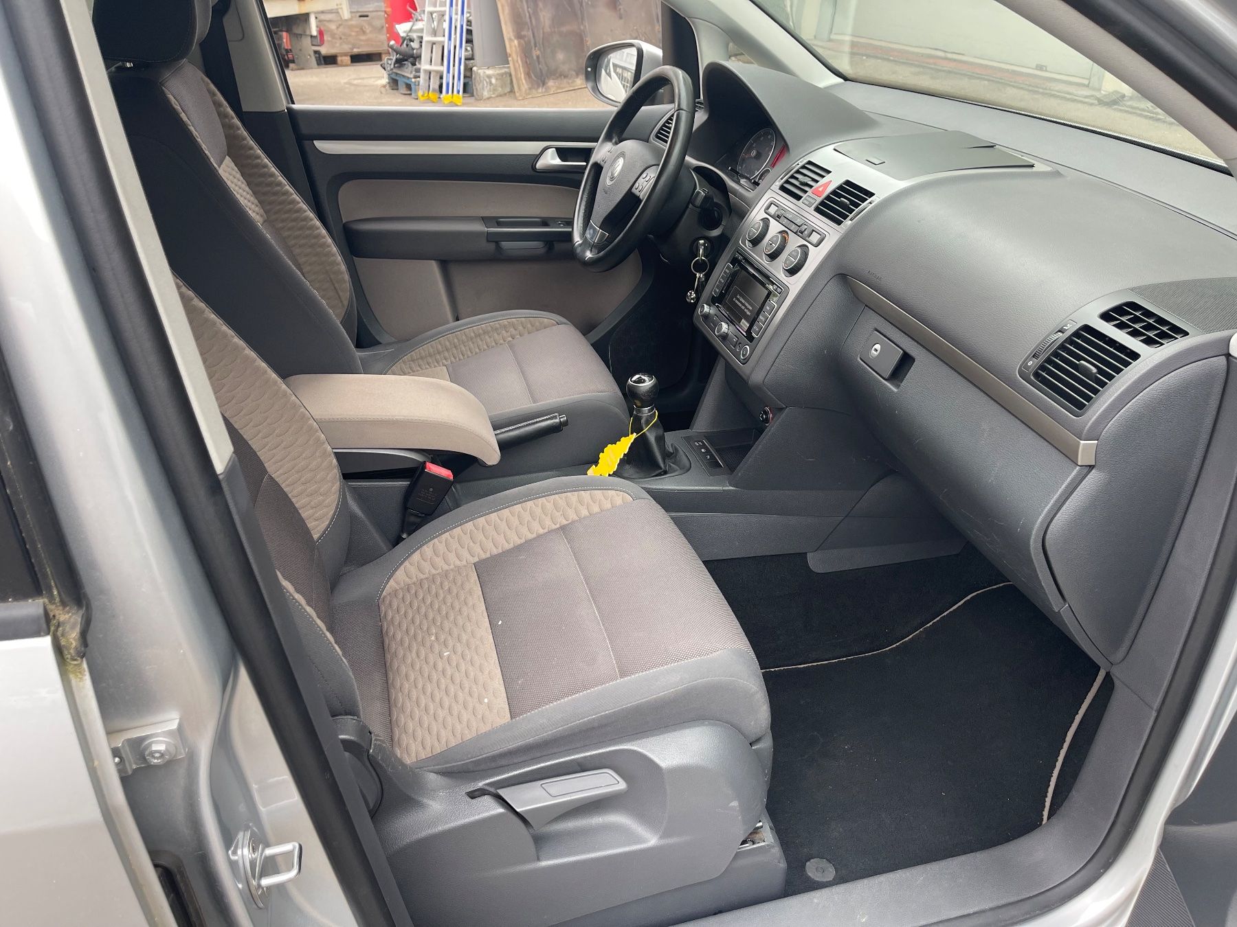 VW Autos: VW Cross Touran 1.4 TSI 7 Plätzer – Gebraucht aus Winterthur von CamperBau 5