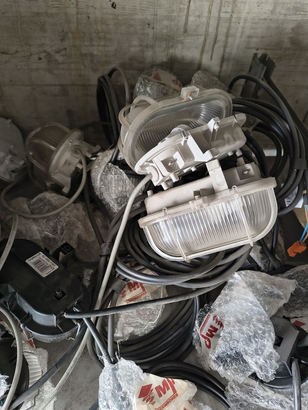 Composants électroniques: stromermaterial – Défectueux à Oberhelfenschwil par Leanhar13