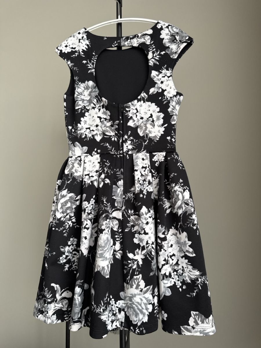 Vestiti & Gonne: Elegantes Kleid mit Blumenmuster, Gr. 34/S – Usato da HORGEN venduto da vladibarca10 2