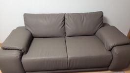 Elegantes Kunstledersofa, Zweisitzer - Top Zustand