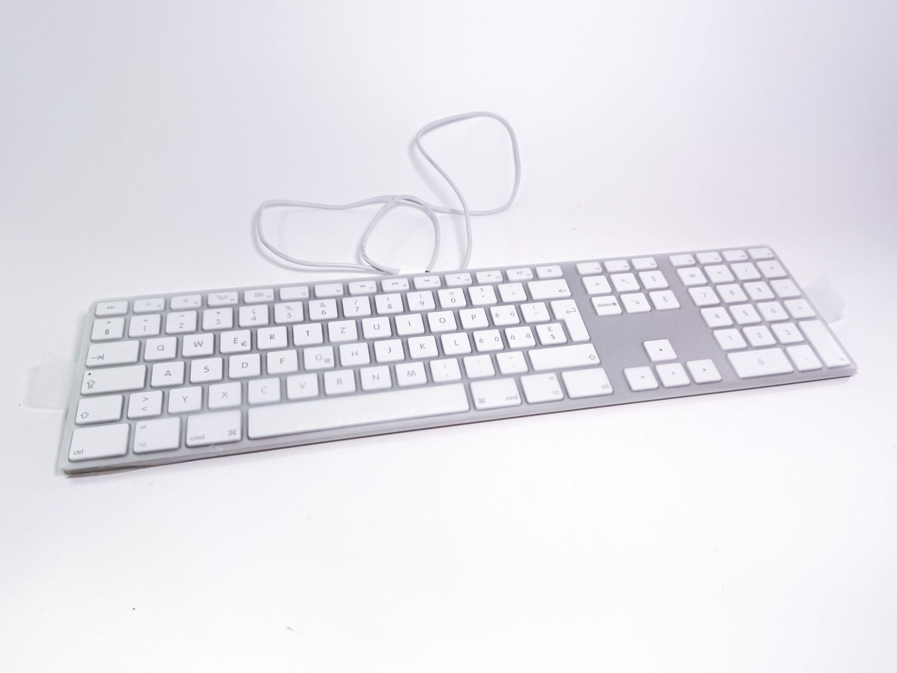 Apple Tastaturen: Apple Alu Keyboard Kabelgebunden A1243 CH-DE Version – Gebraucht aus Port von Ubuy