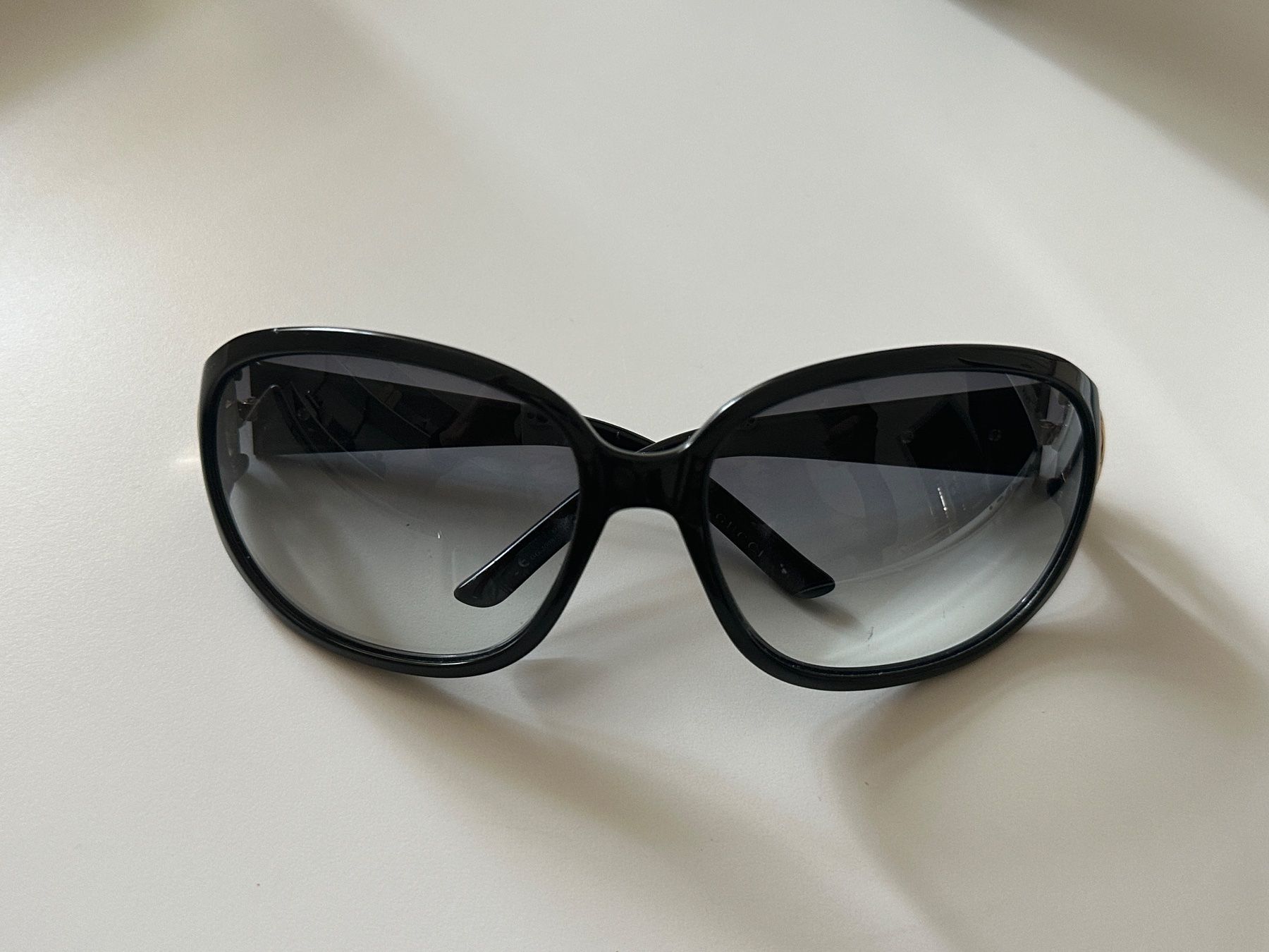 Gucci Brillen & Gläser: Sonnenbrille Gucci schwarz Damen – Gebraucht aus Luzern von w.welihodska 9