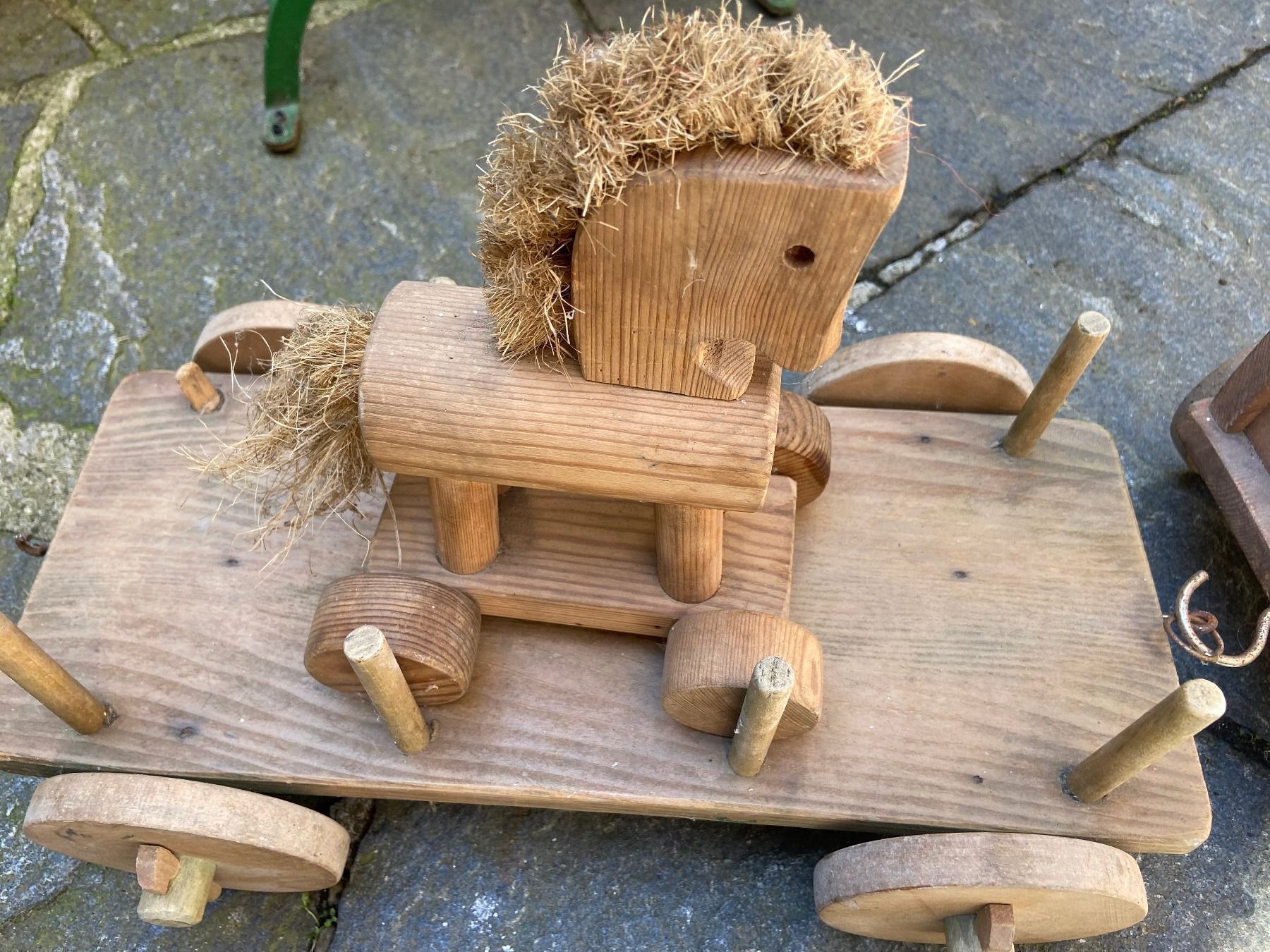 Spielzeuge: Auto aus Holz – Gebraucht aus Zofingen von celebridade 3