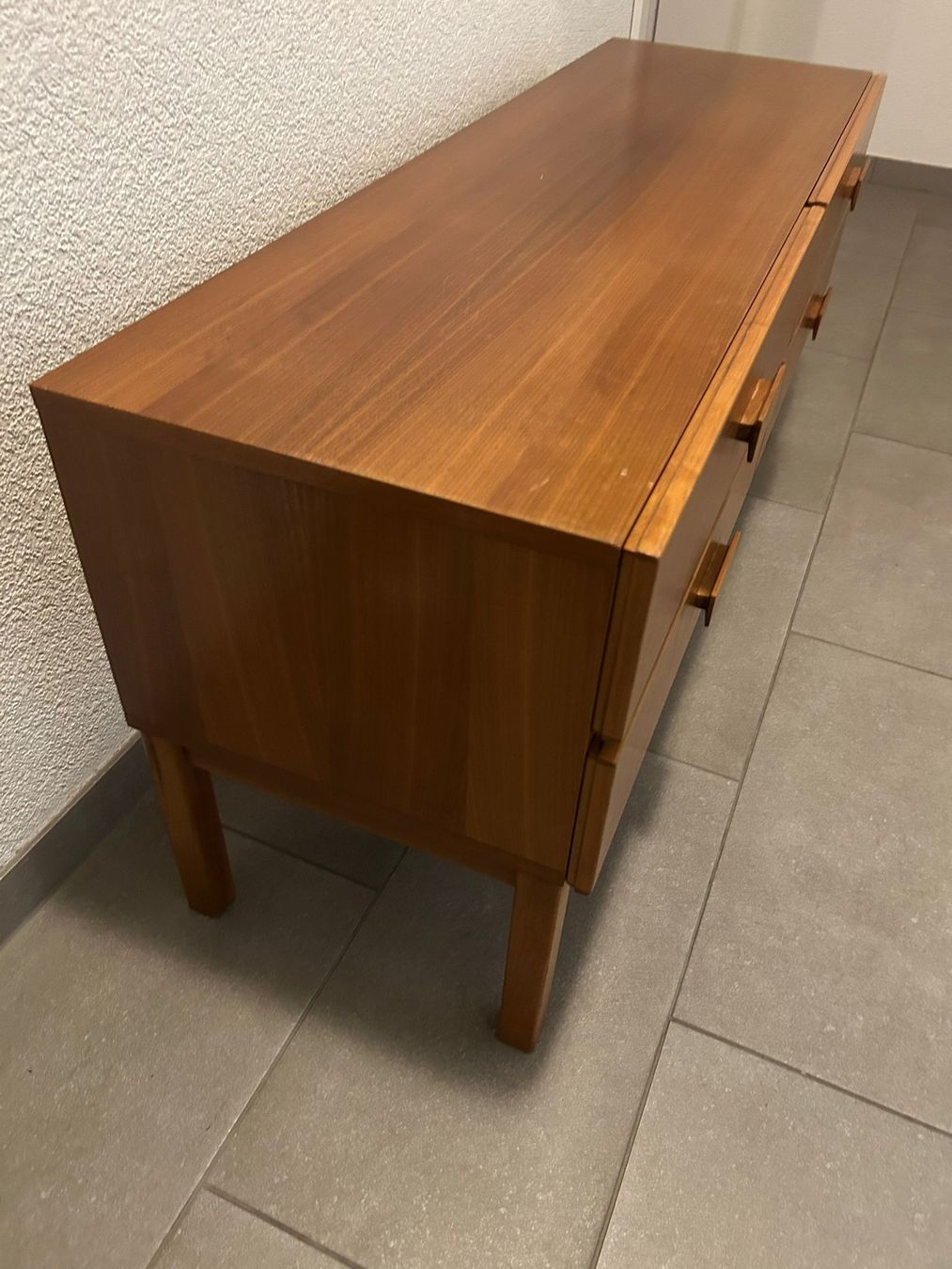Cassettiere: Sideboard année 50-60 en teck avec 4 tiroirs – Usato da Echallens venduto da VintageMann 1
