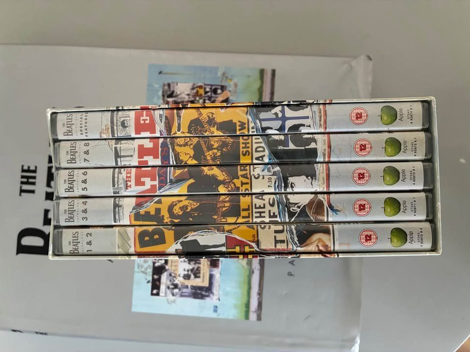 Tutti i DVDs: Livre + DVD Beatles – Usato da Areuse venduto da sis_y7dg 1