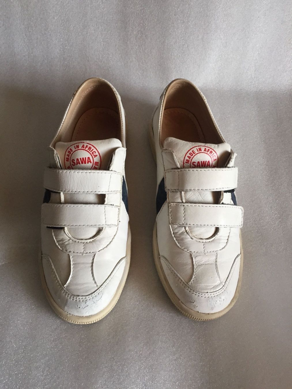 Schuhe für Jungen: Sneaker cuir très souple 35 – Gebraucht aus Geneve von Monthoux13