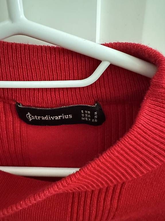 Pulls & Sweat-shirts: Stradivarius Pullover Rot  Grösse S – Neuf avec emballage d'origine à Domat/Ems par samiramia 1