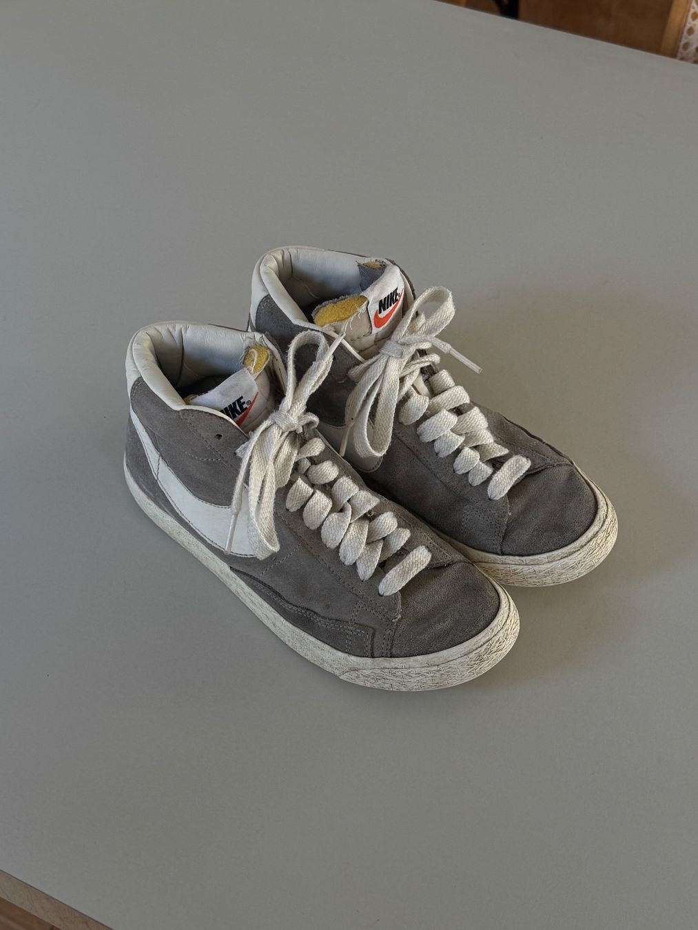 Nike Scarpe da donna: Nike Blazer Mid 77 Vintage – Usato da Biel/Bienne venduto da schaschabrog
