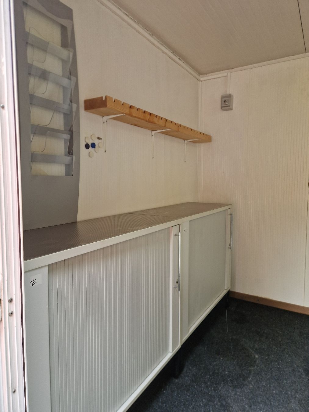 Baucontainer: Bürocontainer mit Fahrwerk – Gebraucht aus Sumiswald von ForstCounty 1