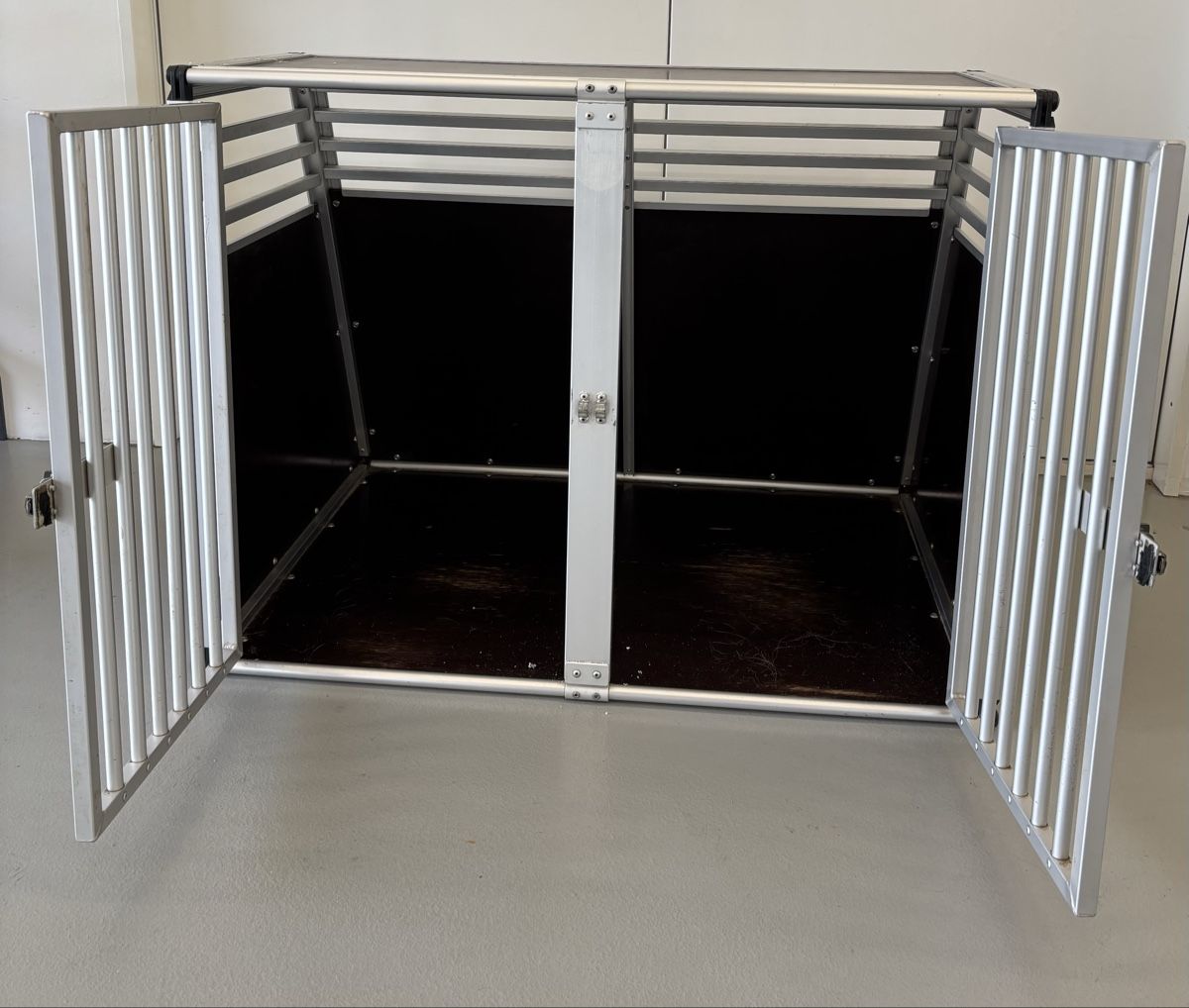 Altro in Decorazioni & Accessori: Alu Hundebox Top Zustand – Usato da Nebikon venduto da padae90 1