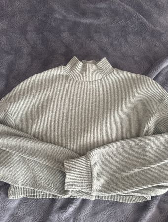 Gerippter Grau-Grüner Pullover