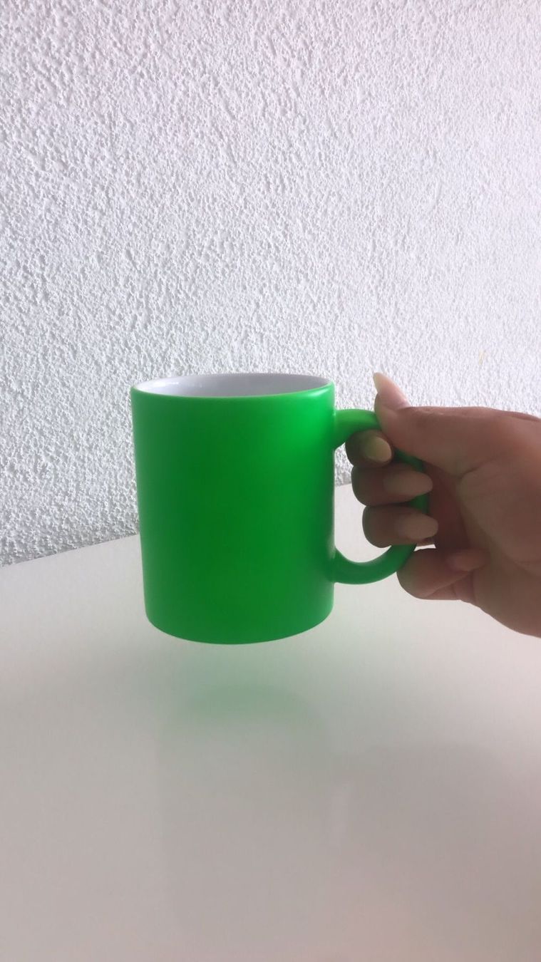 Tazze: Neon Grün Tasse – Nuovo e nell'imballaggio originale da Biel/Bienne venduto da Bolagol9