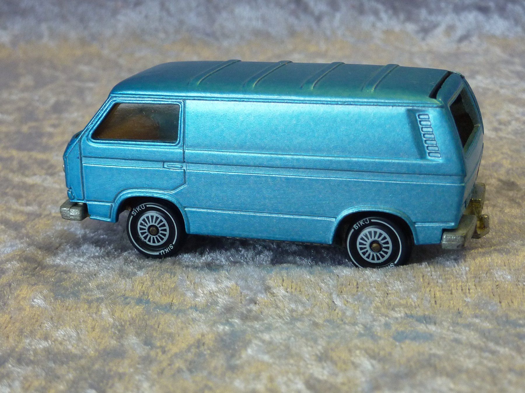 Siku Modellautos: VW Bus T3 Transporter Siku – Gebraucht aus Dürrenäsch von  1