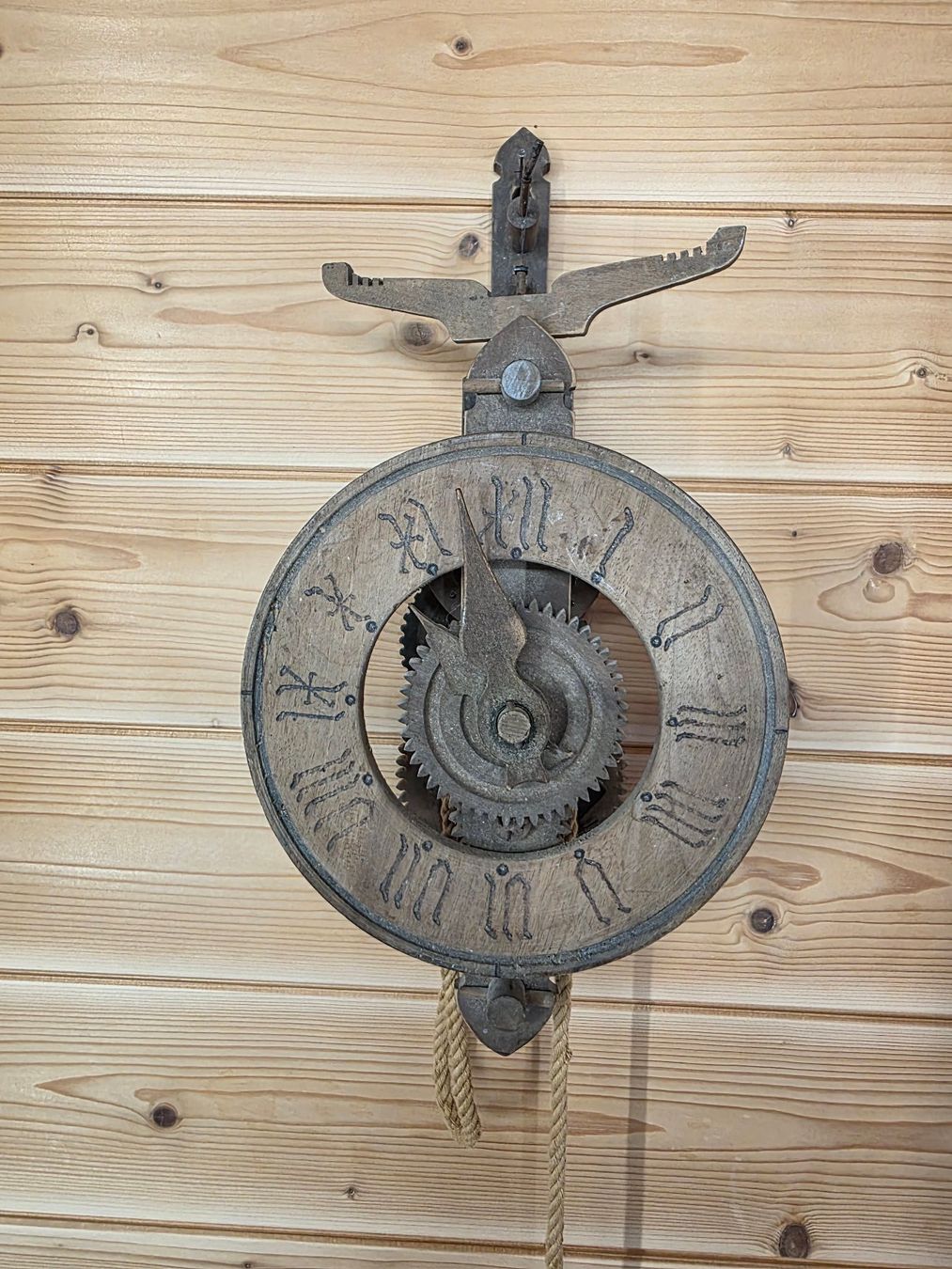 Orologi da terra & Orologi da parete: Ancienne pendule murale en bois – Difettoso da Choëx venduto da Artelier25