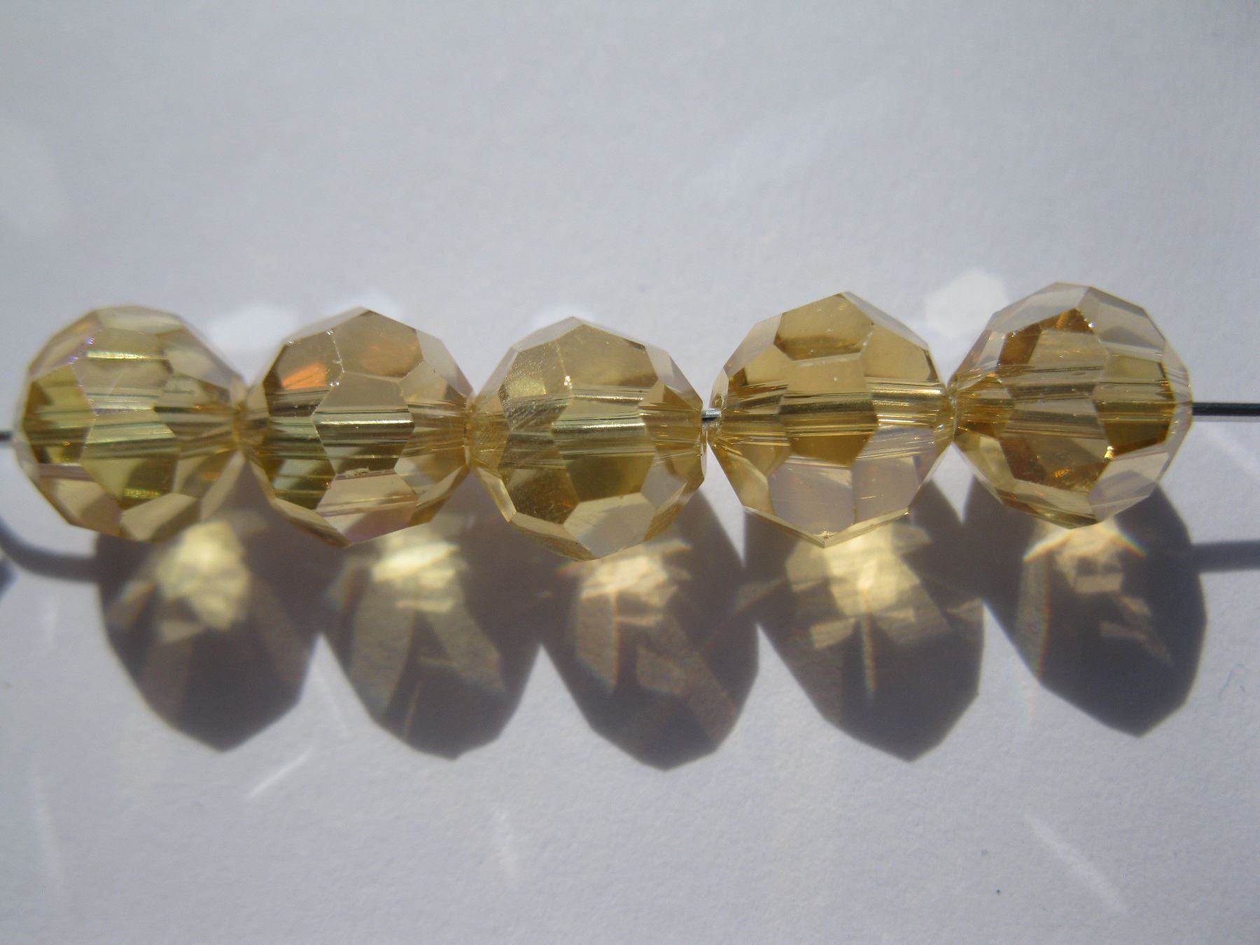 Perle (finte): 20 Glasperlen gelb AB, 8mm – Nuovo e nell'imballaggio originale da St. Margarethen TG venduto da LuanaKa 1