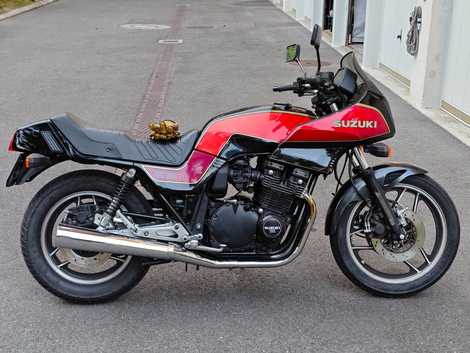 Suzuki Strada: Suzuki GSX 1100 ES – Usato da St-Sulpice VD venduto da flowwolf7
