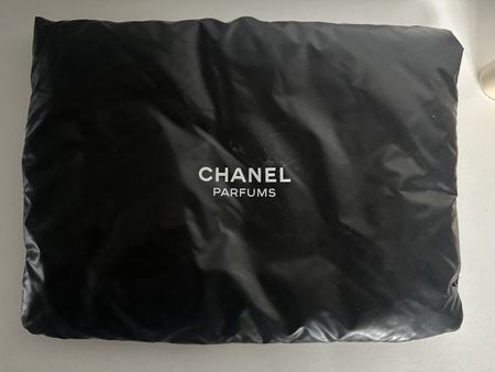 Chanel trousse noire 