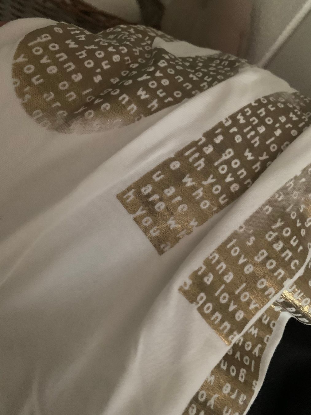 T-shirt: Shirt kurzarm weiss mit Goldaufdruck, XL oder L oversize – Usato da St. Gallen venduto da Miousch 8