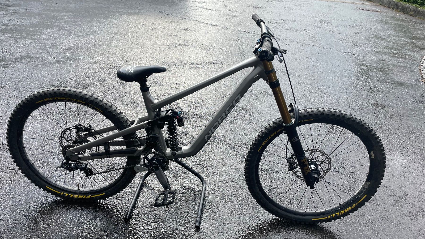 Norco Velos: 2024 Norco Shore Downhillbike – Gebraucht aus Balgach von Brunjana 6