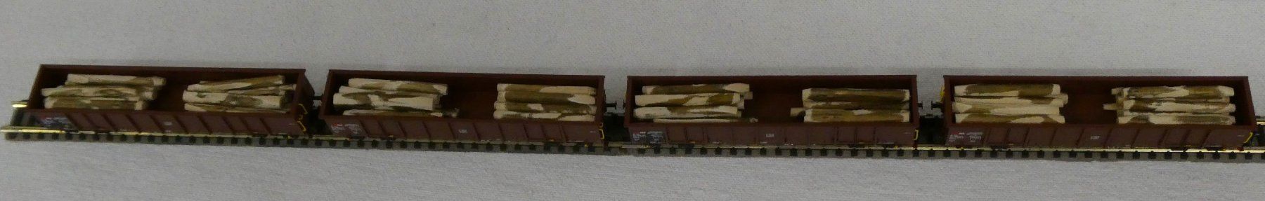 Fleischmann Modellini di ferrovie: 4 Stk Fleischmann Hochbordwagen mit Holzstämmen – Nuovo e nell'imballaggio originale da Rupperswil venduto da Ropi03 1