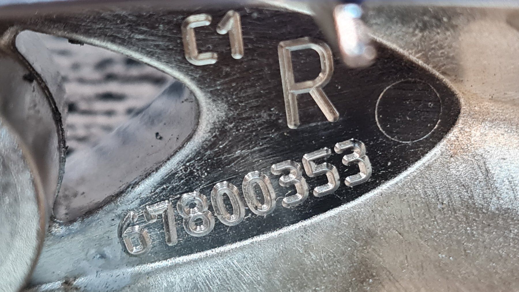 Touring: OEM Harley Road Glide Blinkerhalter Vorn – Usato da Wangen SZ venduto da mollosser 2