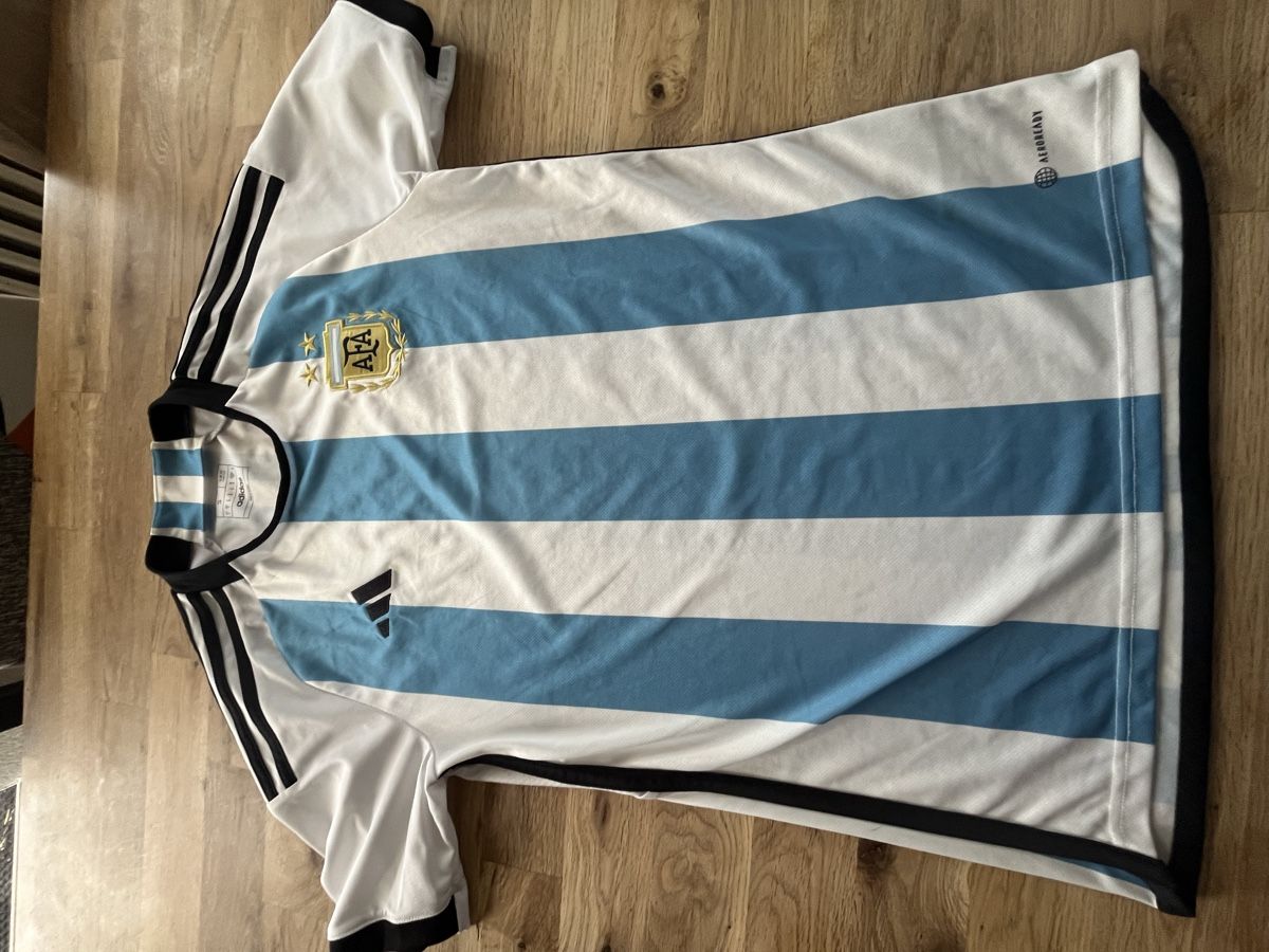 Adidas Canottiere & Pantaloni: Fussballtrikot Argentinien 2022 Original Grösse S – Usato da Achseten venduto da Dodod