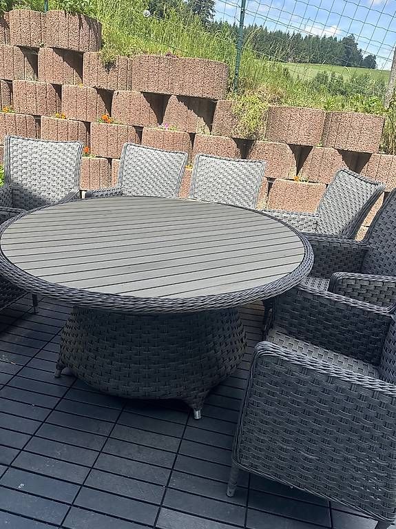Set di tavolo e panche: Rattan Tisch mit stühlen – Usato da Niederwangen BE venduto da hamer2