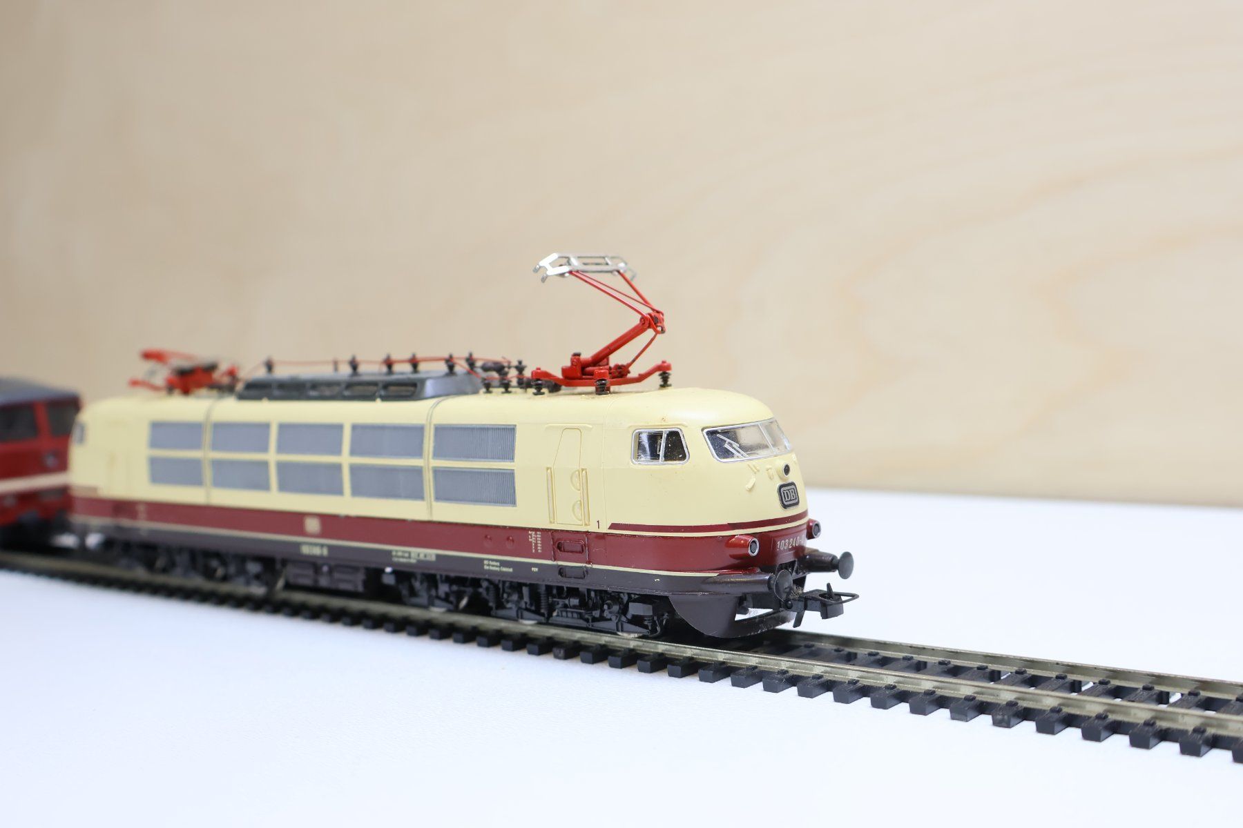 Roco Modellini di ferrovie: ROCO 2 x grosse E-Lok TEE / Diesellok - H0 Doppelpack – Usato da Winterthur venduto da Monstera 4