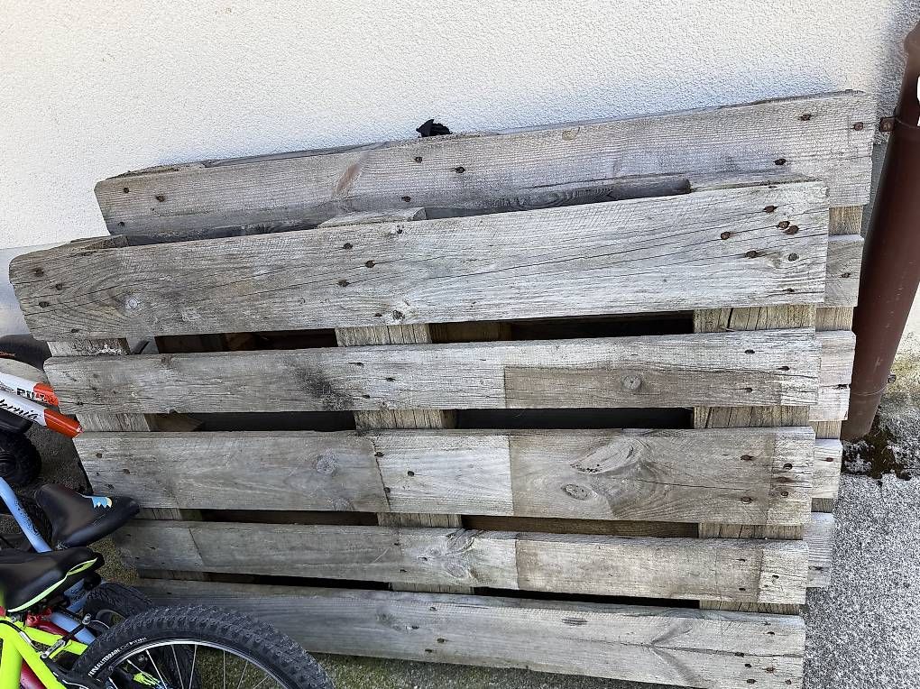 Pallets: 2x Europalett – Usato da Bäretswil venduto da ladynjustice