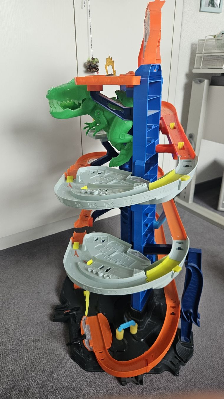 Hot Wheels Giocattoli: Hot wheels Ultimate Garage mit T-Rex – Usato da Hünenberg See venduto da edemaria 1