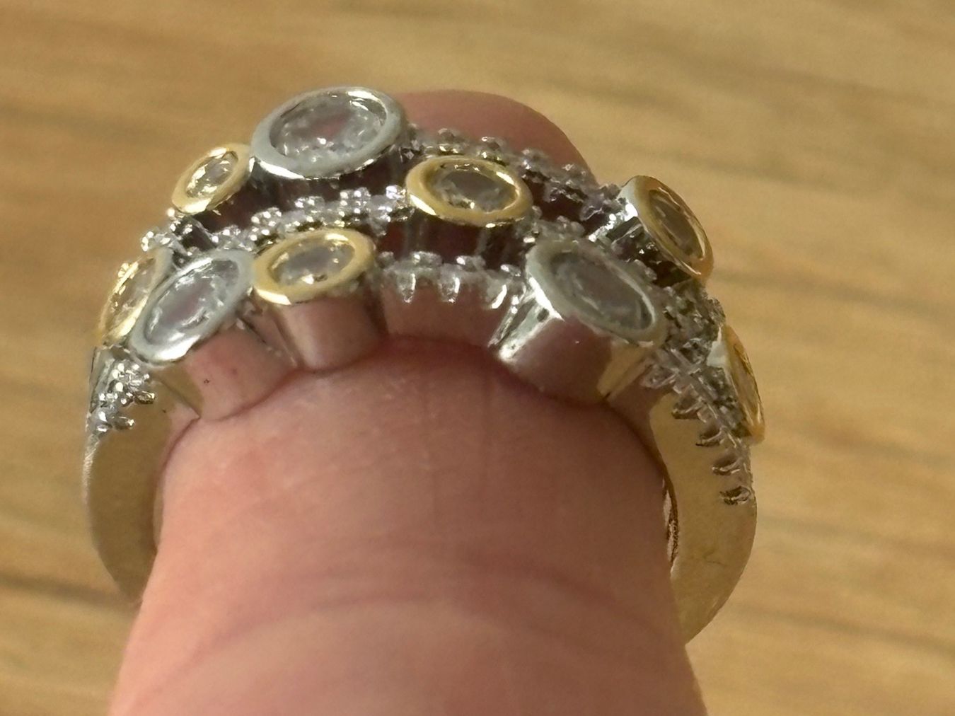 Anelli: Luxus Elegante 17/7 Ring Zirkonia Farbe Gold – Nuovo (secondo la descrizione) da Biel-Bienne venduto da Roserosse13 7