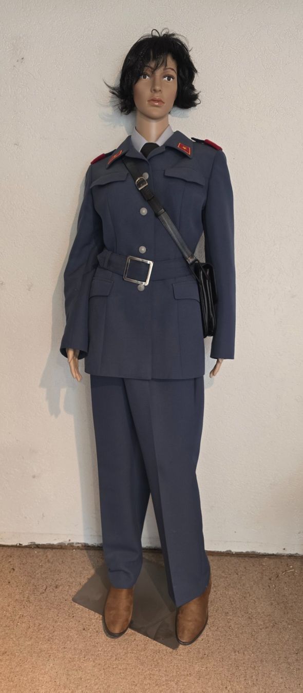 Schweizer Armee Uniformen: FHD / Frauenhilfsdienst Uniform – Gebraucht aus Obermumpf von oiskypoisky