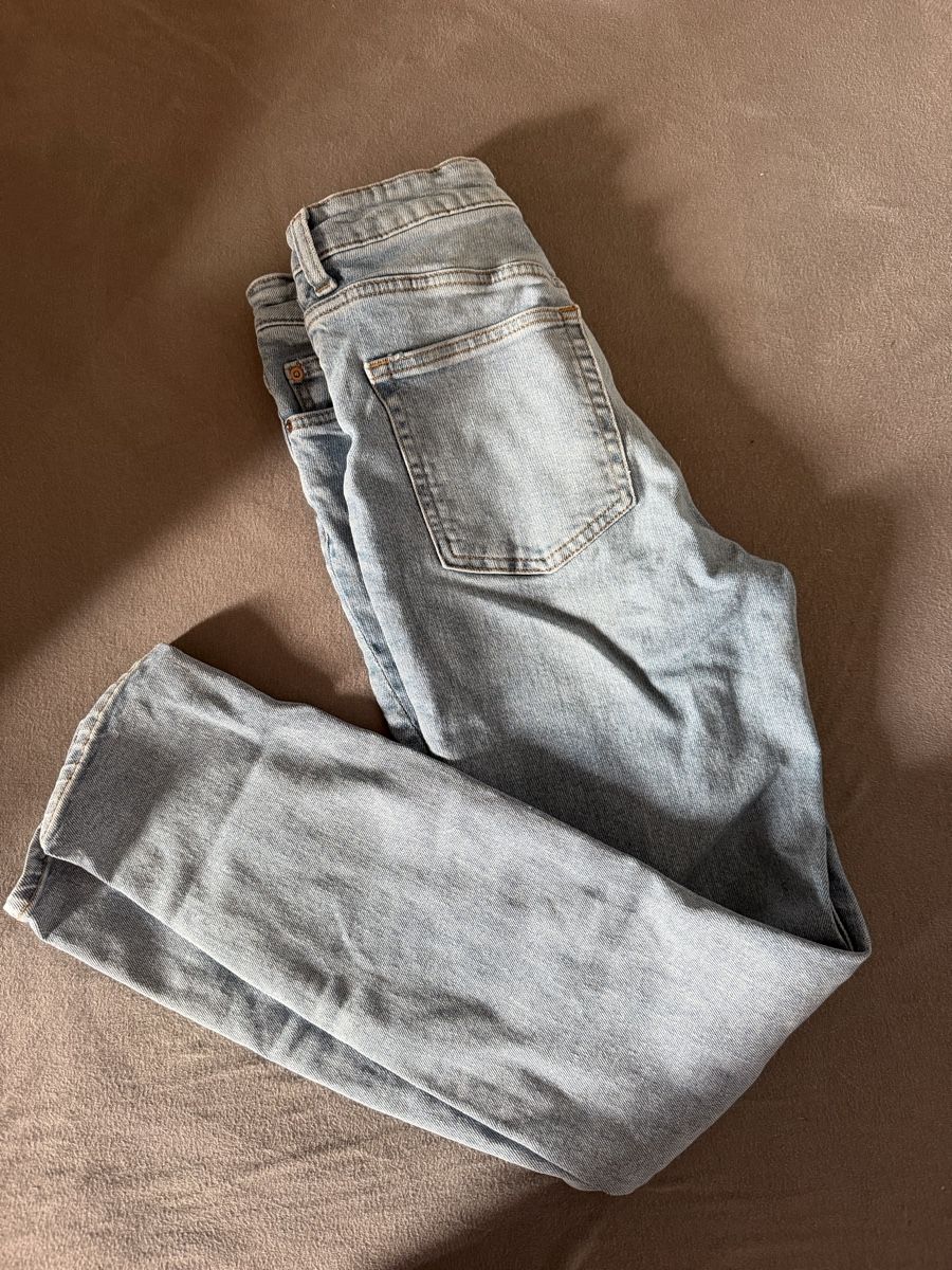 H&M Jeans: Jeans – D'occasion à Montsevelier par Duna2210