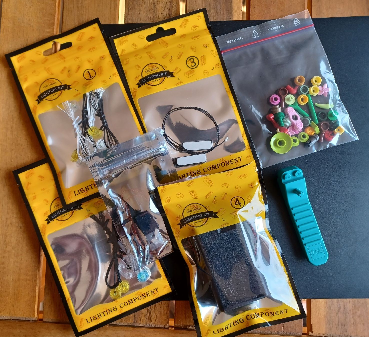 Lego Spielzeuge: Lego Set 10329 Tiny Plants inkl. Verpackung & Brickbling LED – Gebraucht aus Eggenwil von Murmeltier87 3