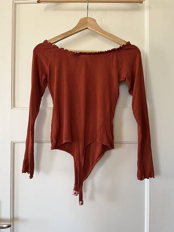 Top: ASOS RIPPBODY ROT – Usato da Zürich venduto da Nadgb1303 4