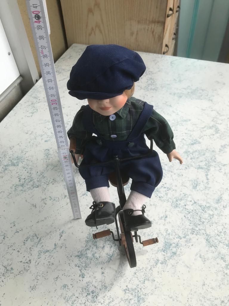 Puppen: Puppe Junge mit antikem Dreirad – Gebraucht aus Sargans von Pacor 1