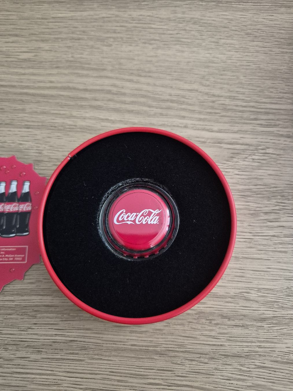 Tutti le monete: Coca Cola Silber Bottle Cap – Nuovo e nell'imballaggio originale da Tenero venduto da Poker80