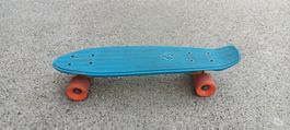 Skateboard bleu Oxelo Yamba avec roues orange petit format