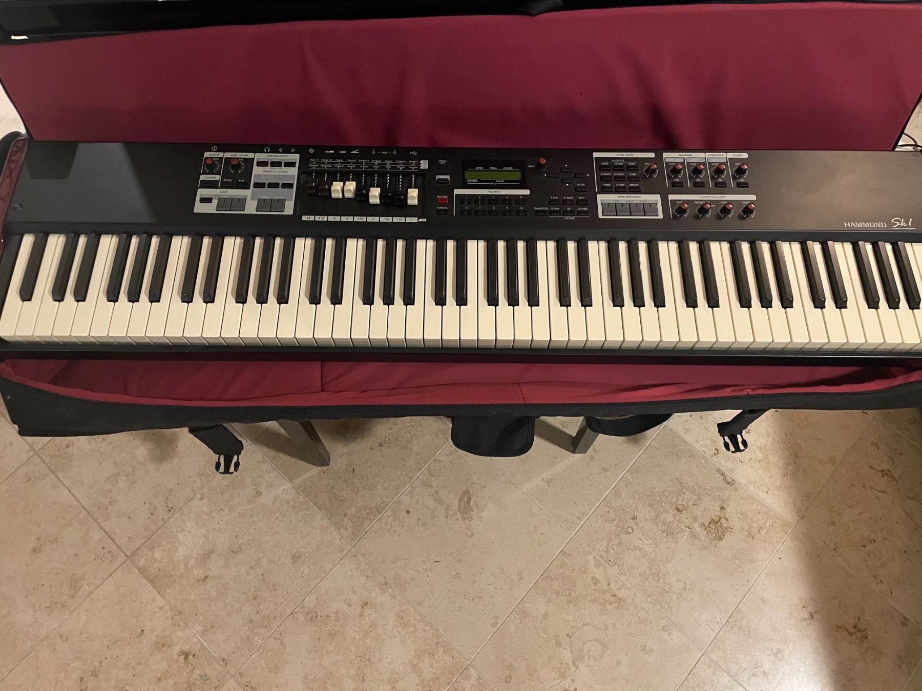 Strumenti musicali: Hammond Sk1-88 (With Case) – Usato da Zürich venduto da ybe_8hcn